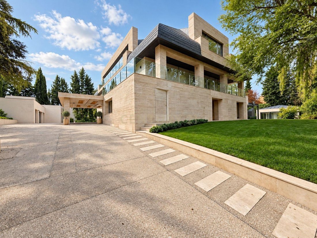 Villa in La Moraleja, Alcobendas, Comunidad de Madrid 3 - 19049040