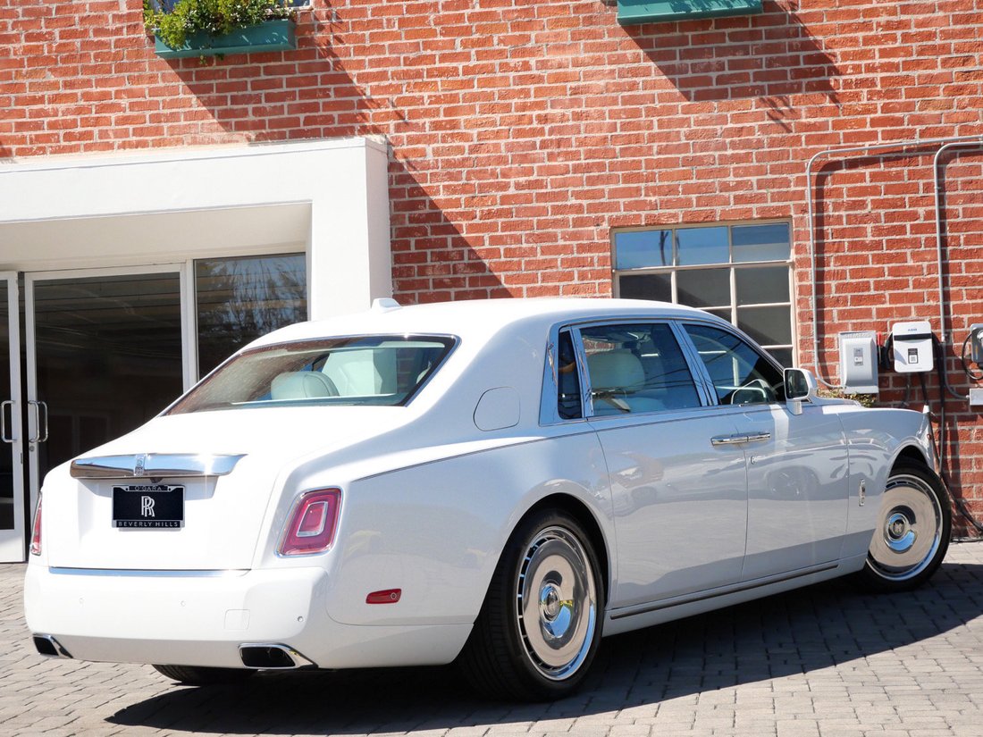 Sedan in Beverly Hills, CA, United States 2 - 19049235