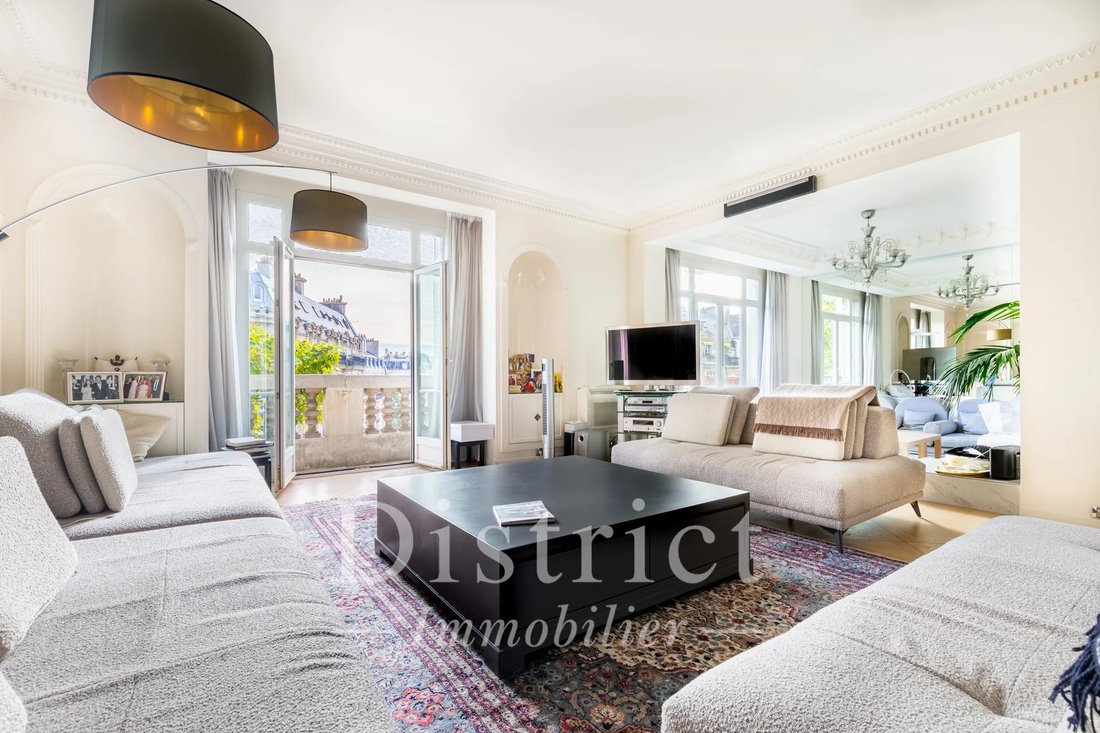 Apartment in Courcelles-Wagram, Paris 17e Arrondissement, Paris 2 - 19049154