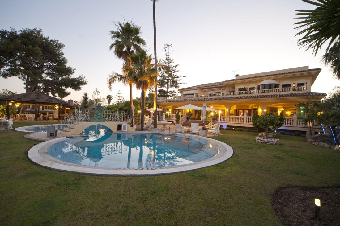 Villa à Nueva Andalucia, Marbella, Espagne 1 - 17870389