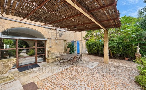 Villa en Les Cariatides, Beaucaire, Francia 1