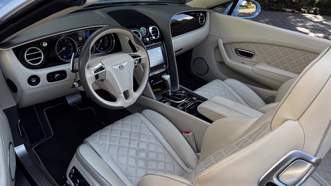 Cabriolet in Houston, TX, United States 4 - 19049244