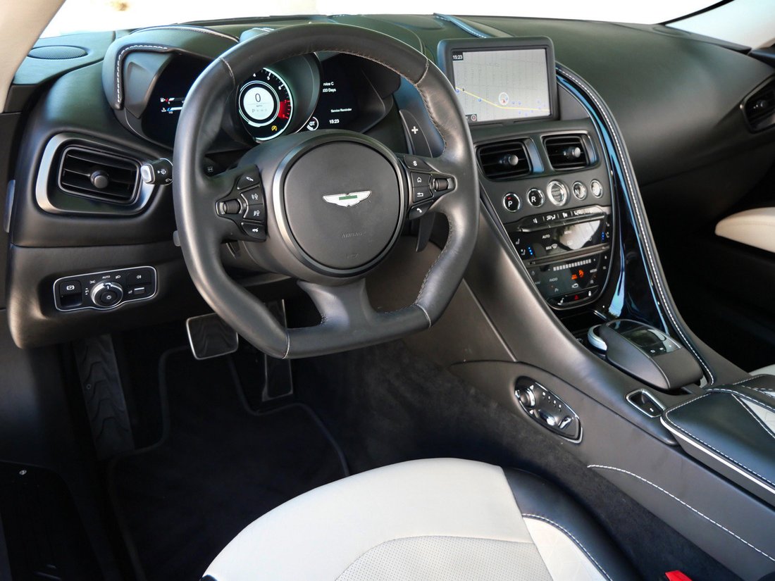 Coupe in Beverly Hills, CA, United States 3 - 19049237