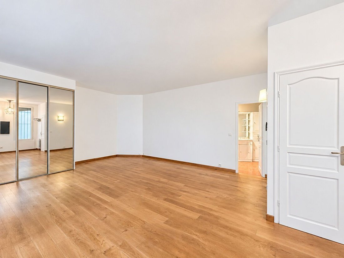 Apartment in Invalides, Paris 7e Arrondissement, Paris 4 - 19049171