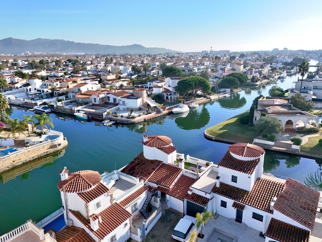 Villa in Empuriabrava, Catalonia, Spain 3 - 16544710