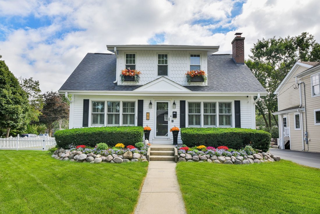 House in Elmhurst, Illinois, United States 2 - 19049424