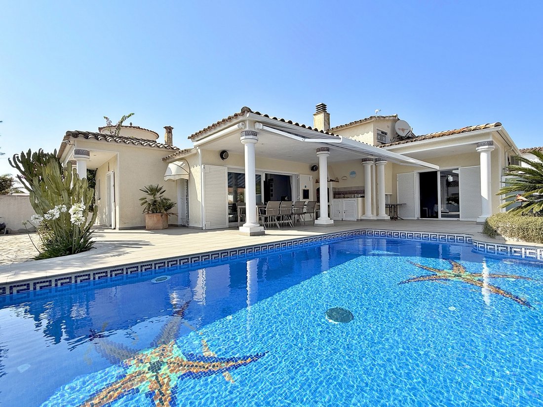 Villa in Empuriabrava, Katalonien, Spanien 1 - 16544719
