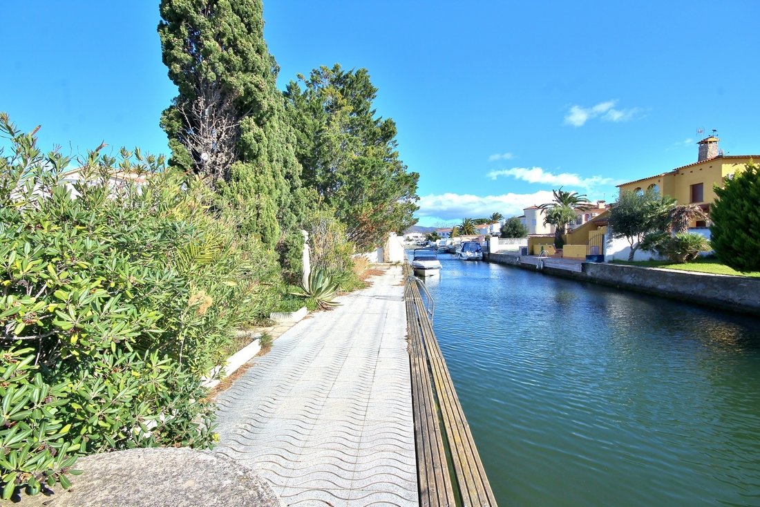 Villa in Empuriabrava, Katalonien, Spanien 1 - 16556022