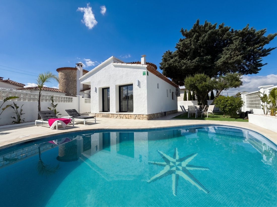 Villa in Empuriabrava, Katalonien, Spanien 2 - 17914185