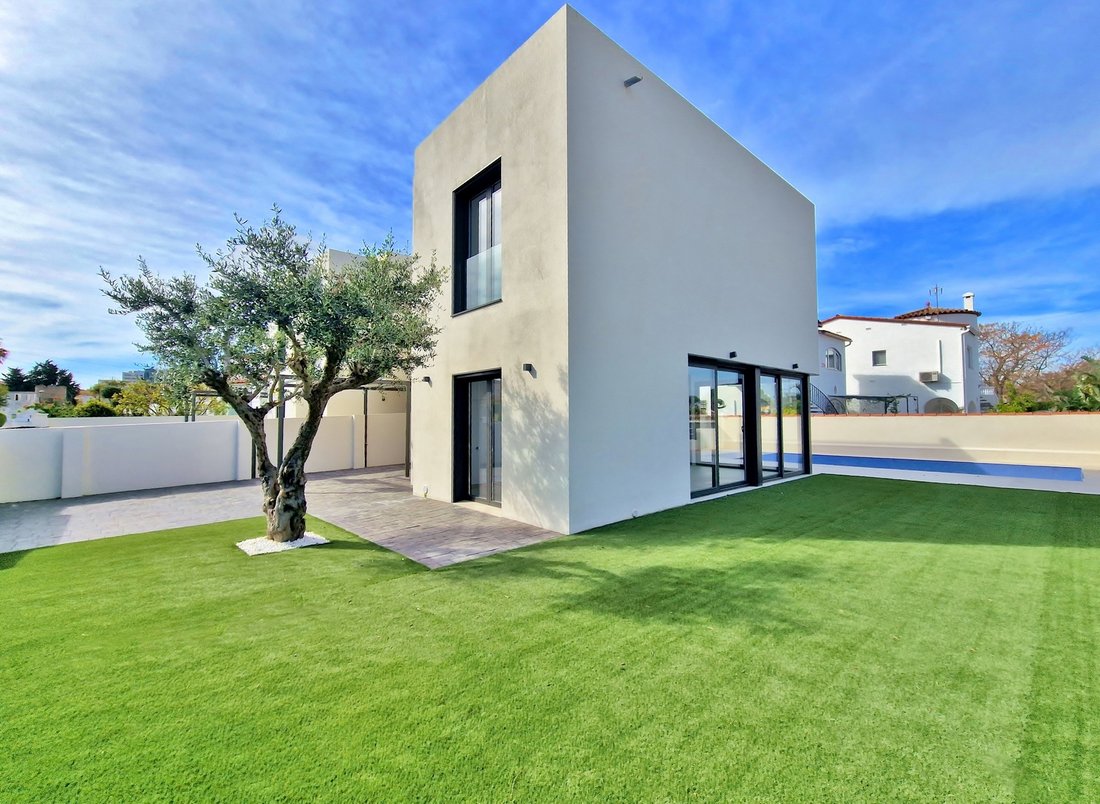 Haus in Empuriabrava, Katalonien, Spanien 3 - 16544712