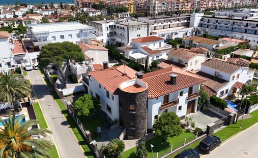 Villa in Empuriabrava, Katalonien, Spanien 1