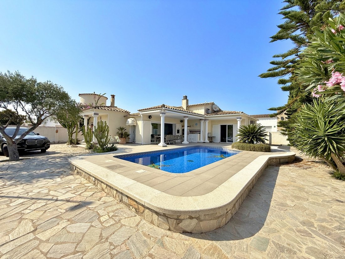 Villa in Empuriabrava, Katalonien, Spanien 2 - 16544719