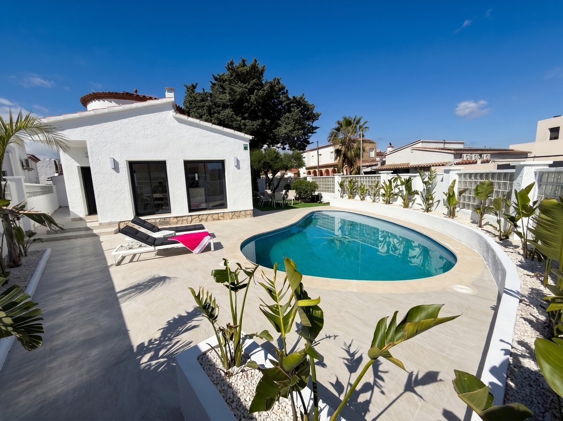 Villa in Empuriabrava, Katalonien, Spanien 1 - 17914185