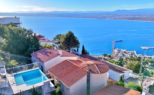 Villa in Roses, Catalonia, Spain 1