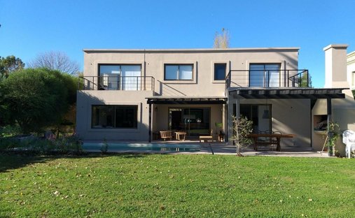House in Garín, Buenos Aires Province, Argentina 1
