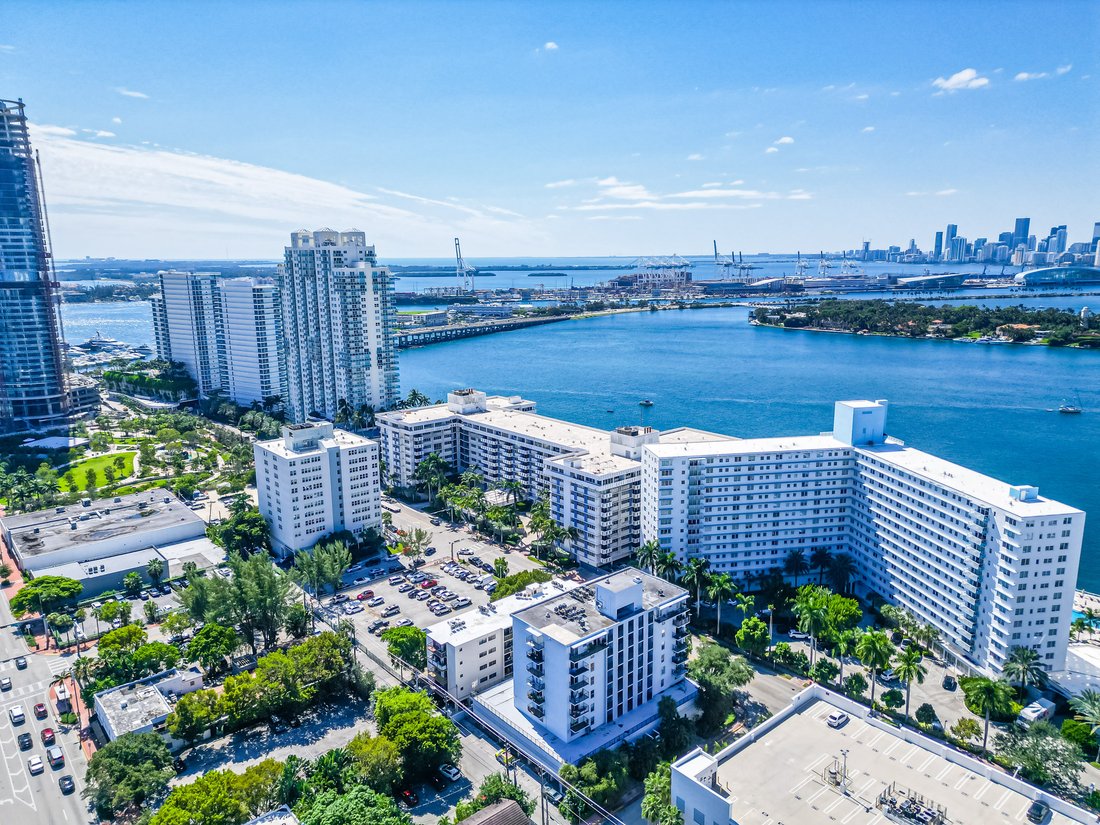 Condo in Miami Beach, Florida, United States 1 - 19050256