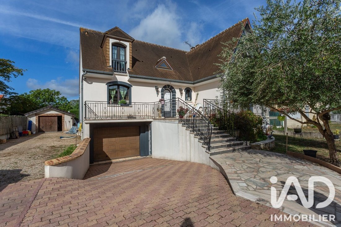 House in Mairie, Sainte-Genevieve-des-Bois, France 2 - 19050447