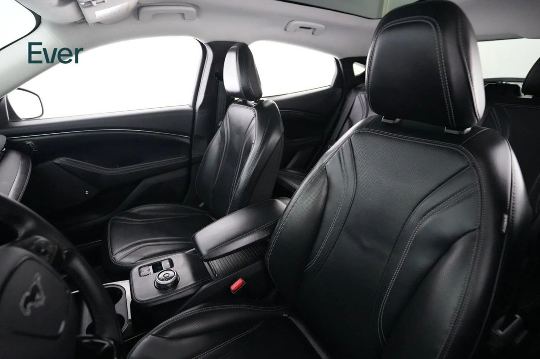 Suv in San Francisco, CA, United States 4 - 17940074