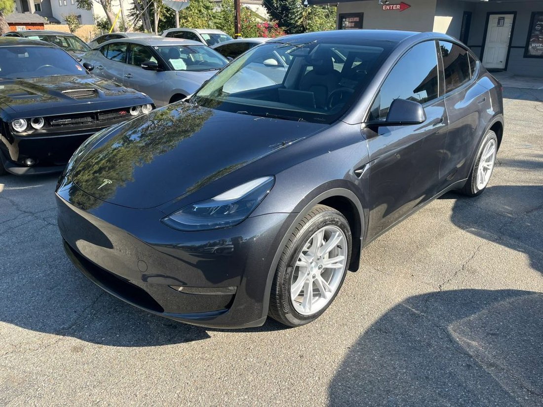 Suv in Fontana, CA, United States 1 - 19049867