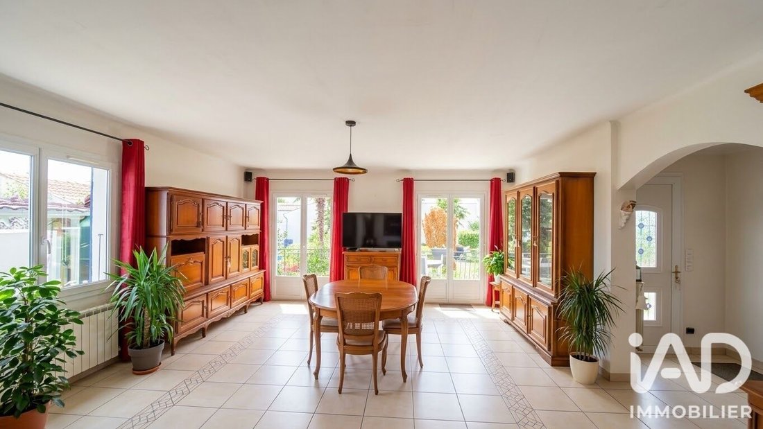 House in Dolus-d'Oleron, Nouvelle-Aquitaine, France 2 - 18963391