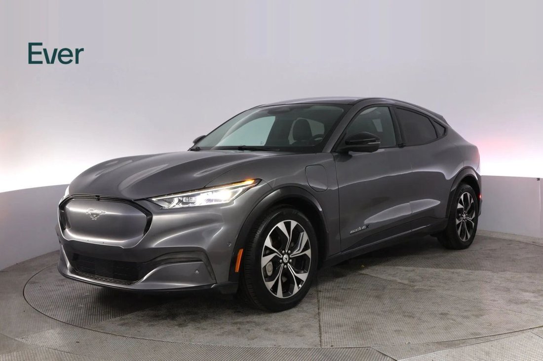 Suv in San Francisco, CA, United States 2 - 17940074