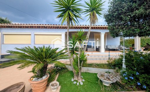 House in Exterieurs, Frejus, France 1