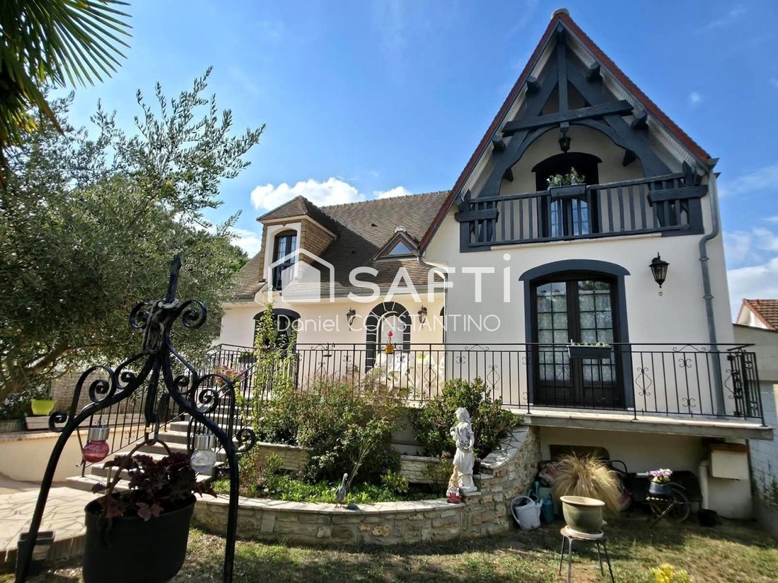 House in Mairie, Sainte-Genevieve-des-Bois, France 1 - 19050344