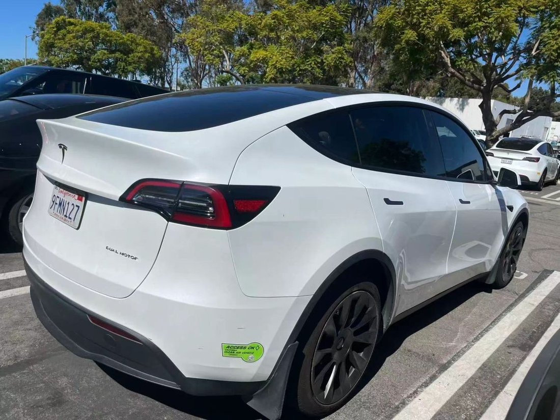 Suv in Costa Mesa, CA, United States 2 - 19049830