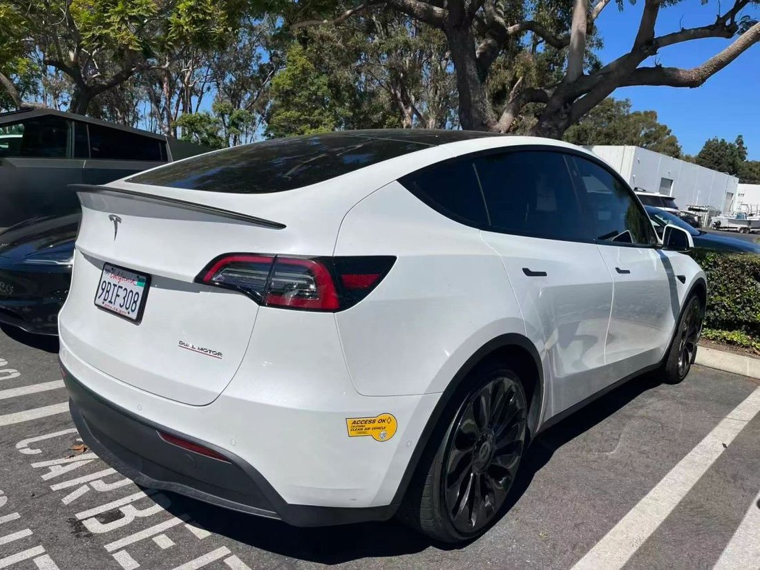 Suv in Costa Mesa, CA, United States 2 - 19049811