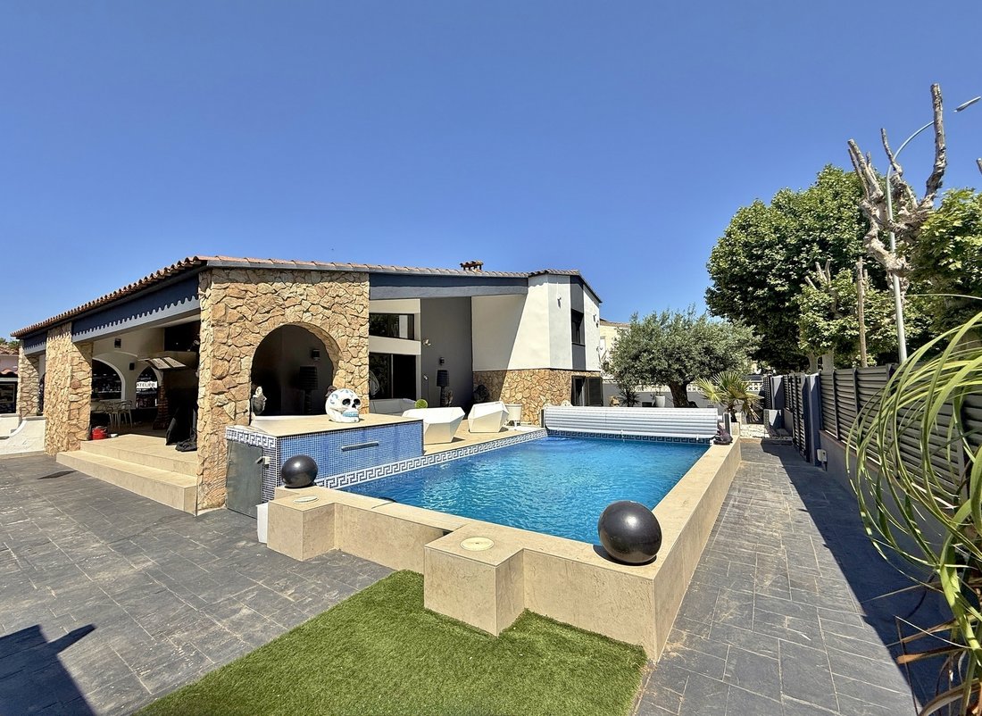 Villa in Empuriabrava, Katalonien, Spanien 1 - 16544734