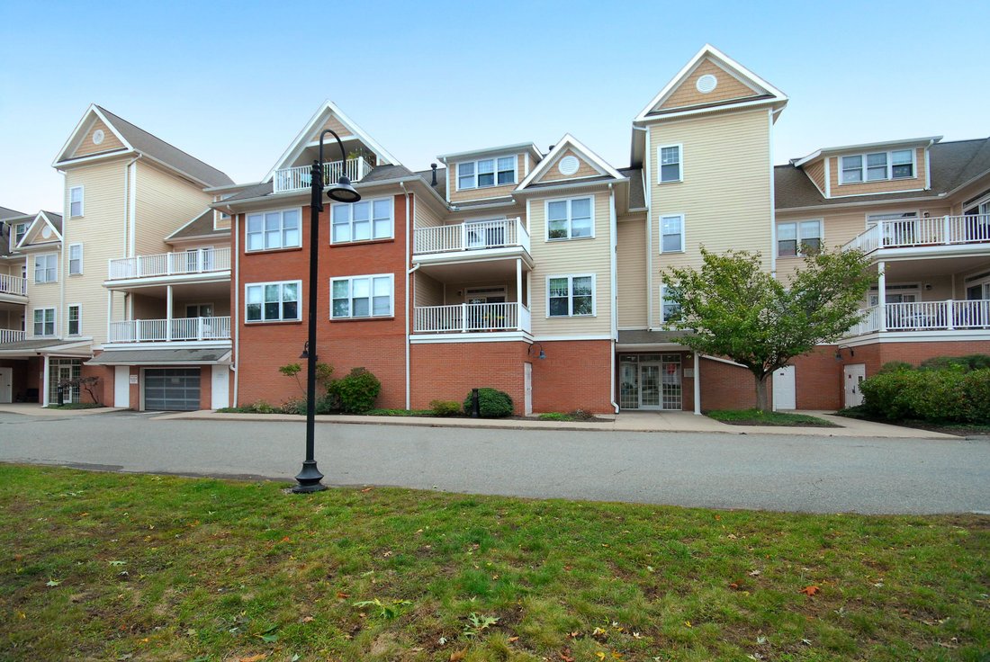 Condo in Concord, Massachusetts, United States 1 - 19050609
