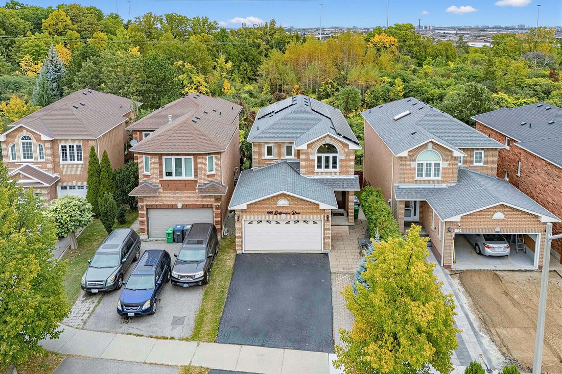 Haus in Mississauga, Ontario, Kanada 2 - 19001900