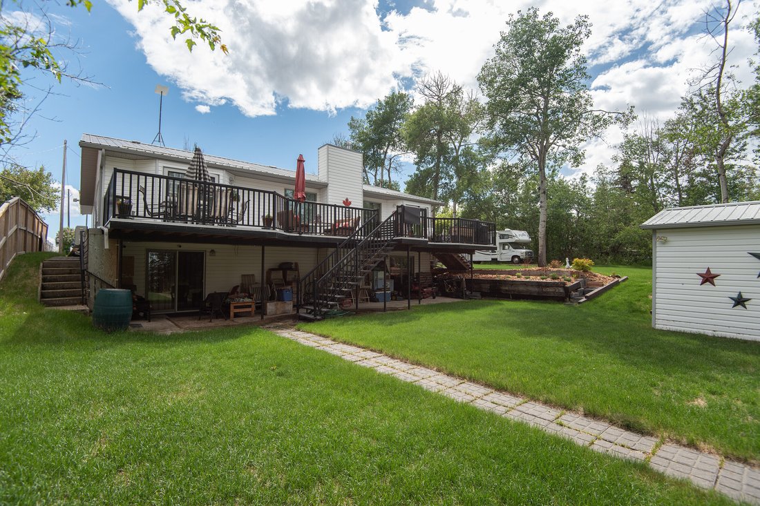 House in Bentley, Alberta, Canada 5 - 19050700