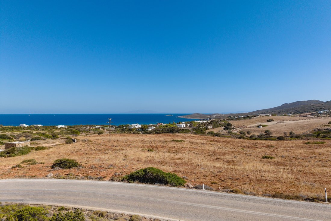 Land in Antiparos, Aegean, Griechenland 4 - 19050640