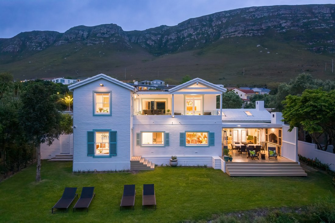 House in Fernkloof Estate, Western Cape, South Africa 2 - 19050638