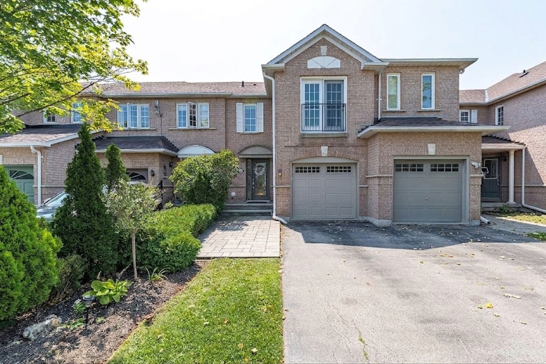Townhouse in Oakville, Ontario, Canada 1 - 18679105