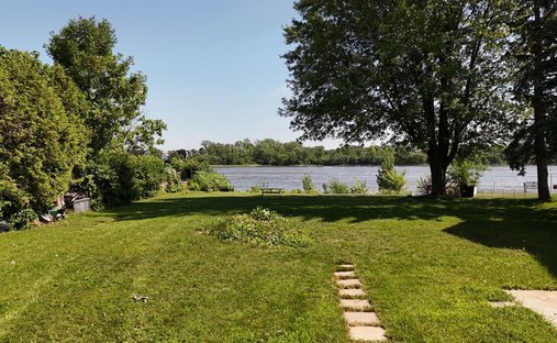 Terreno a Laval, Québec, Canada 1