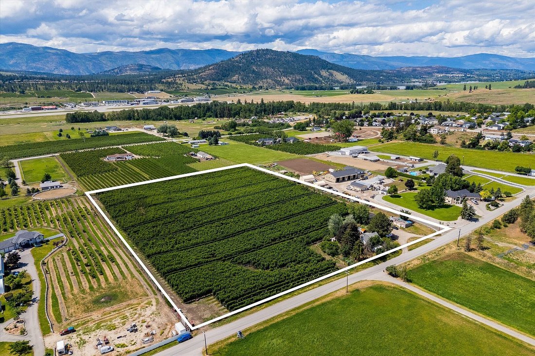 Corps de ferme à Kelowna, Colombie-Britannique, Canada 2 - 18090633