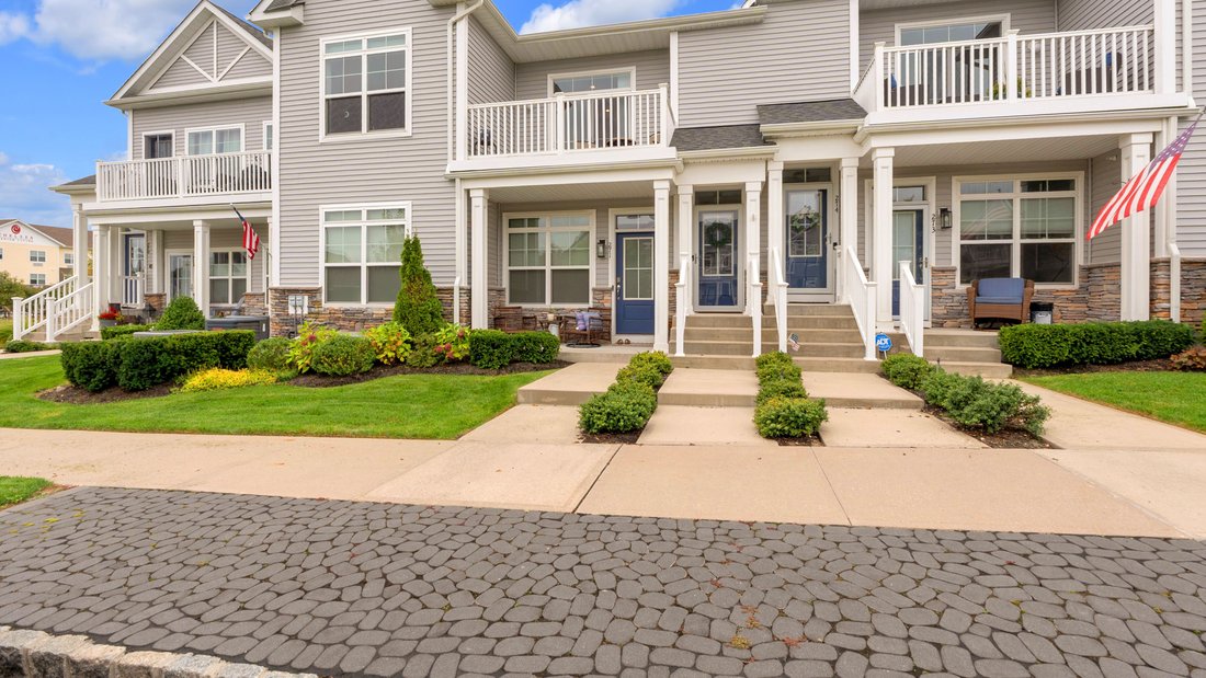 Condo in Yaphank, New York, United States 3 - 19050610