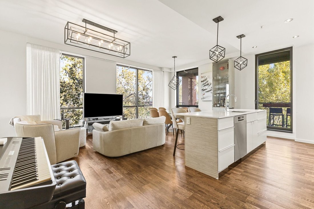 Condo in Montréal, Quebec, Canada 1 - 19050634