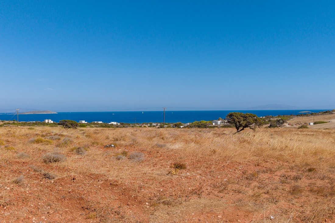 Land in Antiparos, Aegean, Griechenland 3 - 19050640