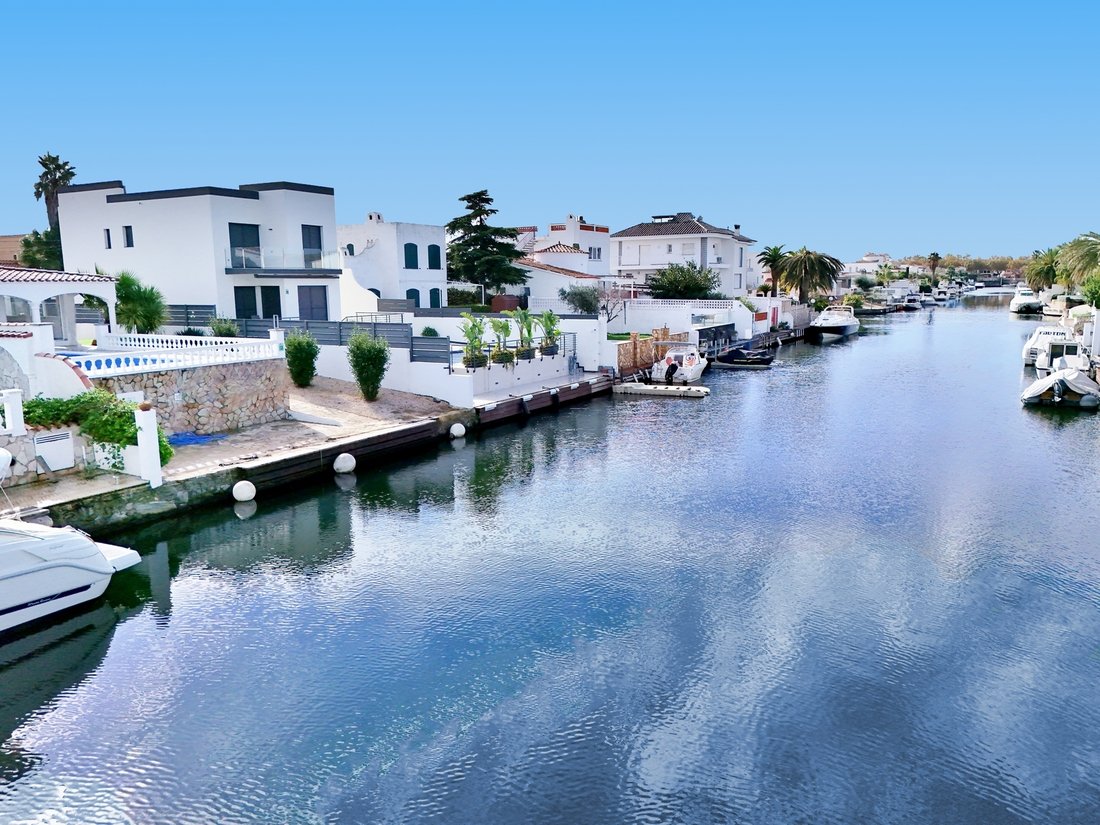 Villa in Empuriabrava, Katalonien, Spanien 4 - 16544732