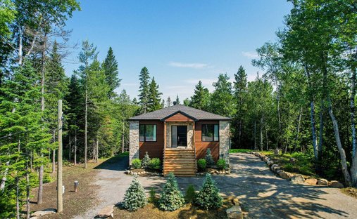 Haus in Sainte-Marguerite-du-Lac-Masson, Québec, Kanada 1