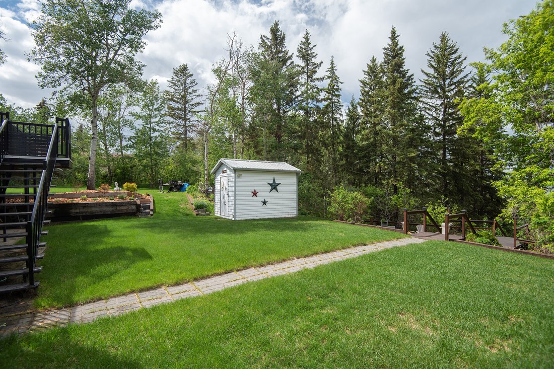 House in Bentley, Alberta, Canada 4 - 19050700