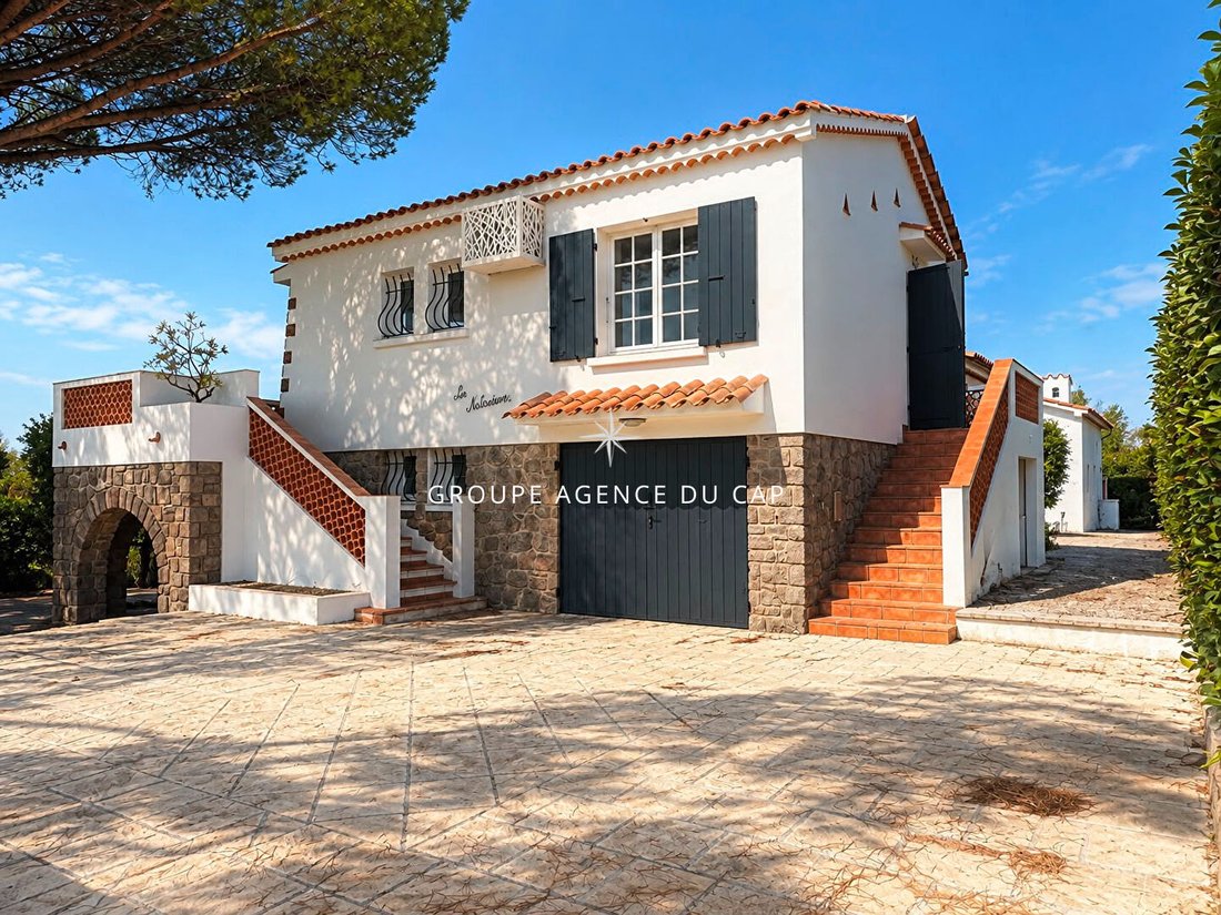 Villa in Les Issambres, Roquebrune-sur-Argens, France 3 - 19055797