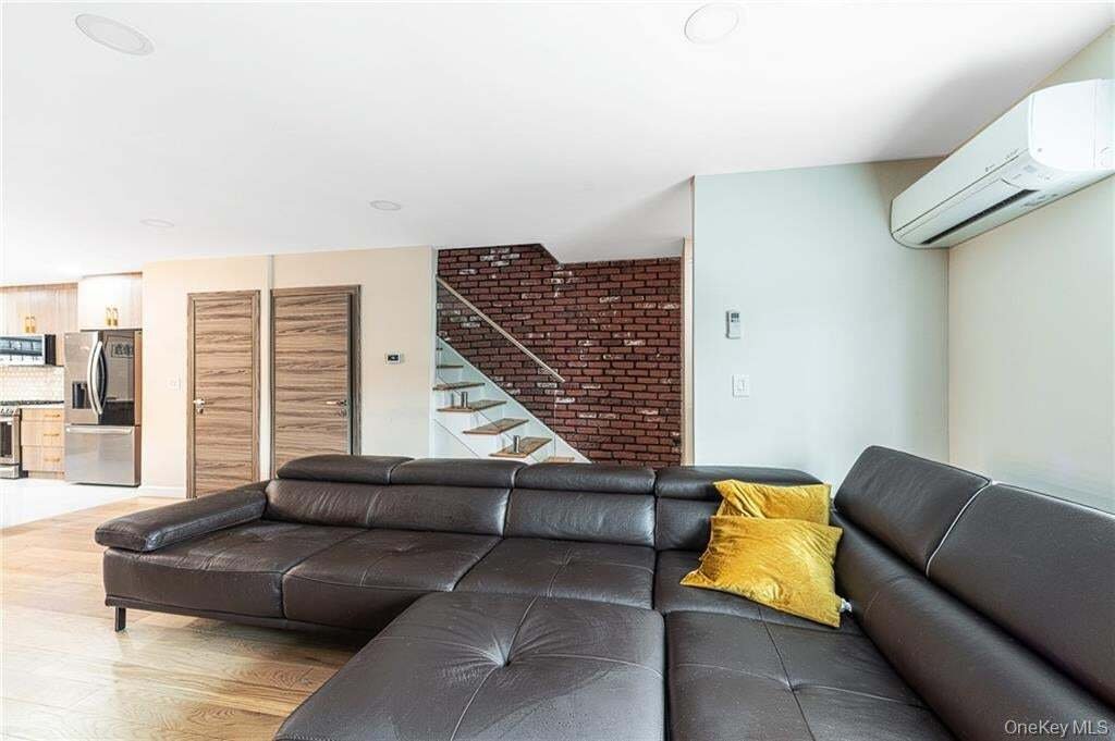 House in New York, New York, United States 2 - 19053886