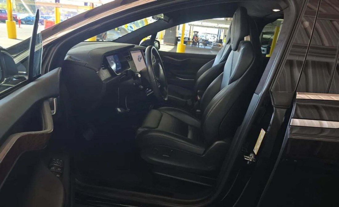 Suv in Riverside, CA, United States 5 - 19051745