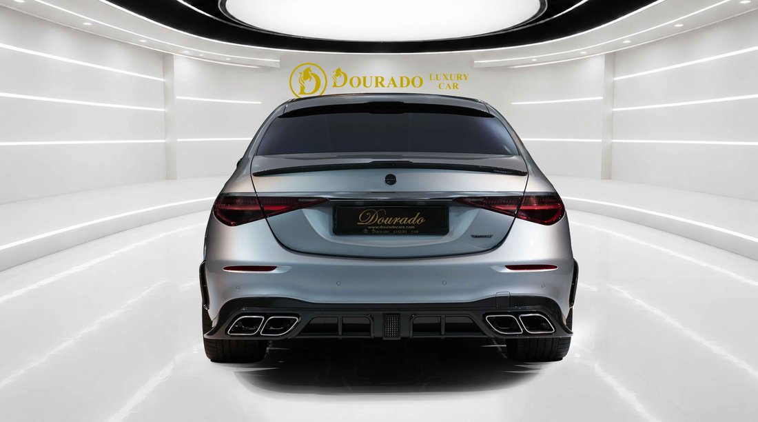 Sedan in Dubai, United Arab Emirates 5 - 19056367