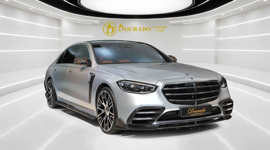 Sedan in Dubai, United Arab Emirates 1 - 19056367