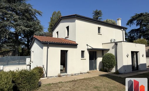 House in Millery, Auvergne-Rhône-Alpes, France 1